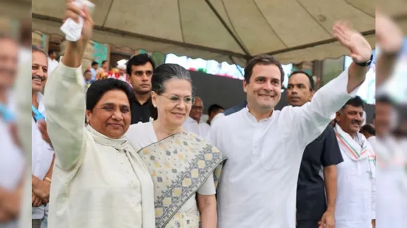 BSP chief Mayawati with Congress leaders Sonia Gandhi and Rahul Gandhi (File image)