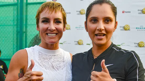 Sania Mirza (R) with Bethanie Mattek-Sands