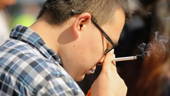 Smoking shrinks brain.jpg