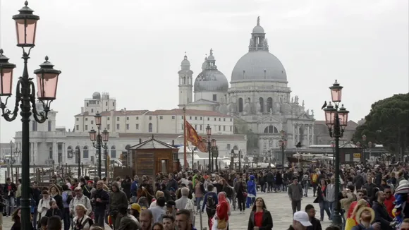 Venice Tourists Crowd
