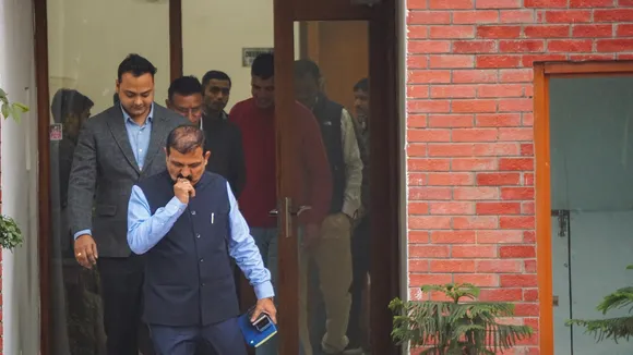 Delhi Police Crime Branch officials at the residence of Delhi minister Atishi Singh to serve her a notice