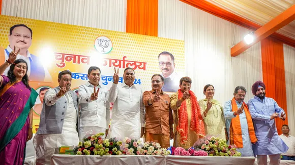 Delhi BJP President Virendra Sachdeva and party leader Arvinder Singh Lovely with the party's victorious candidates in the Lok Sabha elections