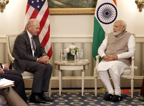 David L Calhoun with narendra modi.jpg