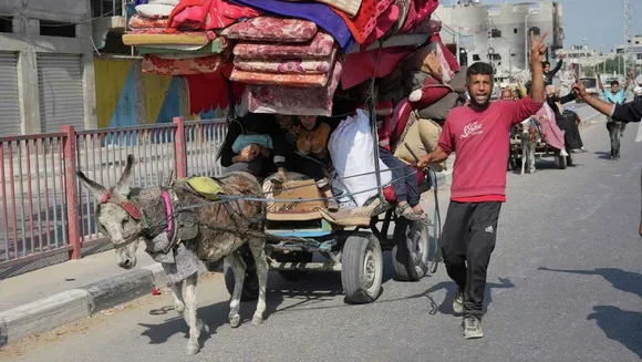 Civilians fleeing northern Gaza