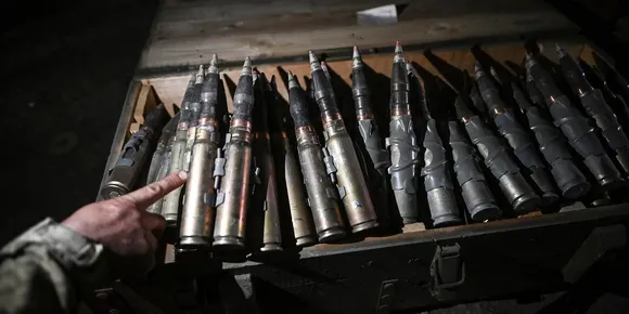 Arms Pakistan Ukraine.jpg