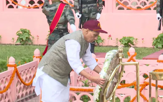 Kargil Vijay Diwas Rajnath Singh in Dras.jpg
