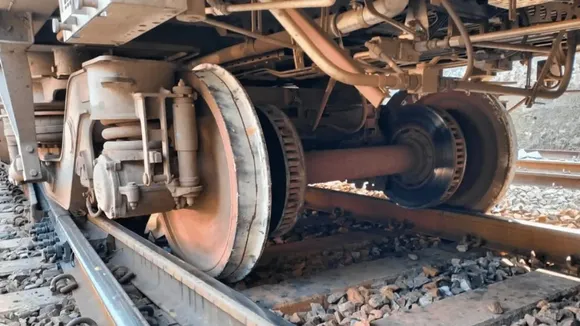 Train derailment Raigad.jpg