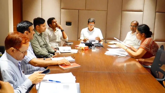 Saurabh Bharadwaj meets health officials
