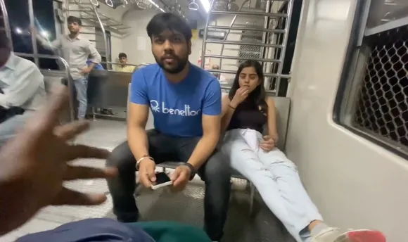 Lawyers video misbehaving in Mumbai local train