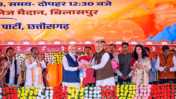 Prime Minister Narendra Modi being felicitated by former Chhattisgarh CM Raman Singh during the 'Parivartan Mahasankalp' rally, in Bilaspur, Saturday