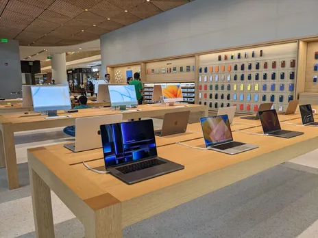 Apple retail store in Mumbai2