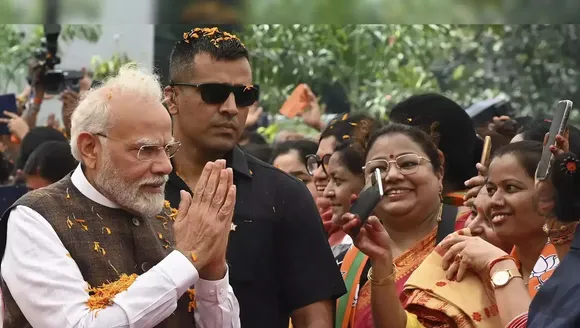 Narendra Modi Mahila Morcha cadre.jpg