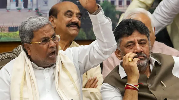 Karnataka Chief Minsiter Siddaramaiah with his Deputy DK Shivakumar addresses a press conference