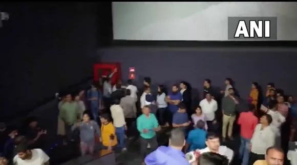 Marathi movie har har mahadev disrupted