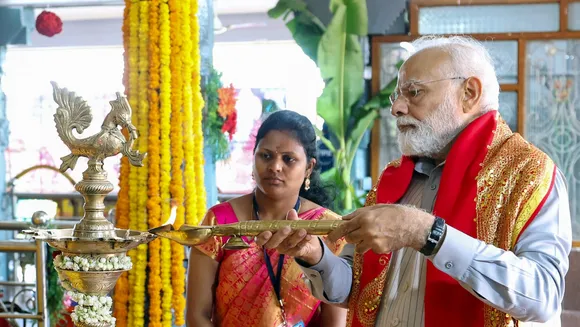 Narendra Modi Puja.jpg