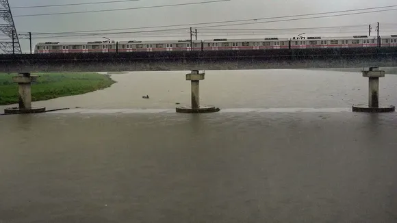Yamuna river Kalindi kunj.jpg