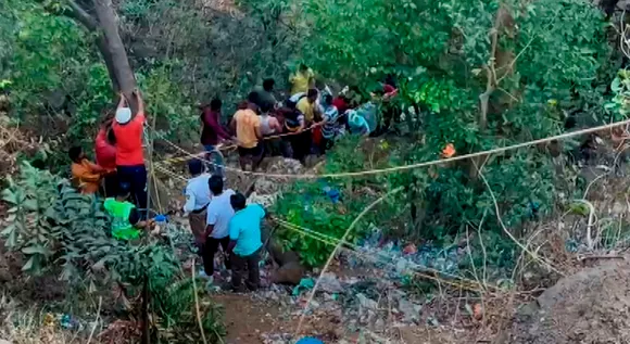 bus accident on Mumbai-Pune highway