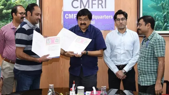 CMFRI Director A Gopalakrishnan and Co-founder and CEO of the Neat Meatt Biotech Sandeep Sharma after signing an MoU for research collaboration. 
