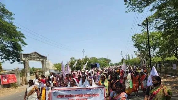 Palghar women stage sit-in protest over water crisis