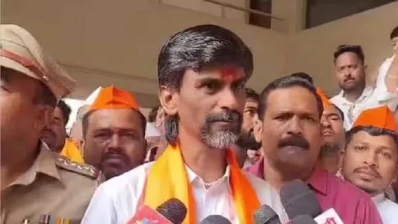 Manoj Jarange Reporters.jpg