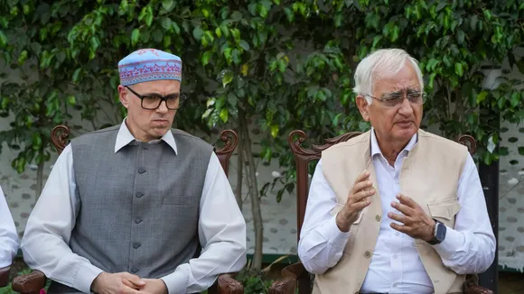 Congress leader Salman Khurshid and J&K National Conference leader Omar Abdullah during a press conference, in New Delhi, Monday, April 8, 2024