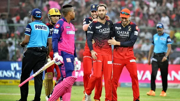 Royal Challengers Bangalore players celebrate the wicket of Rajasthan Royals batter Shimron Hetmyer at Sawai Mansingh Stadium on May 14