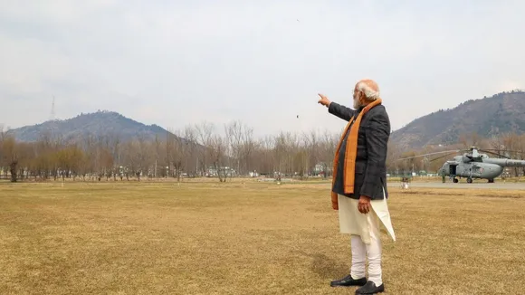 Narendra Modi seeing the Shankaracharya Hill from a distance after reaching Srinagar today
