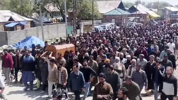 People during the last rites of former Sarpanch Aijaz Ahmed Sheikh who was killed in a firing by terrorist, in Pulwama, Sunday, May 19, 2024