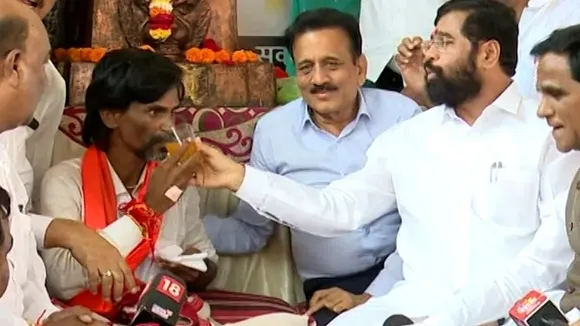 Manoj Jarange Eknath Shinde.jpg