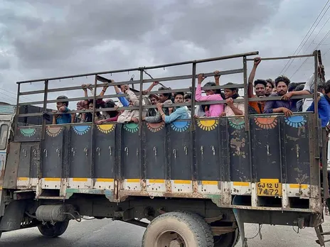 Gujarat evacuation cyclone.jpg