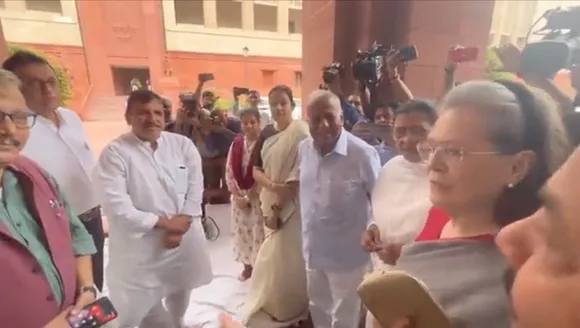 Sonia Gandhi meets Sanjay Singh