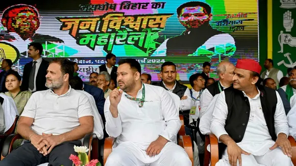 Samajwadi Party President Akhilesh Yadav with Congress leader Rahul Gandhi and RJD leader Tejashwi Yadav during 'Jan Vishwas Rally', in Patna