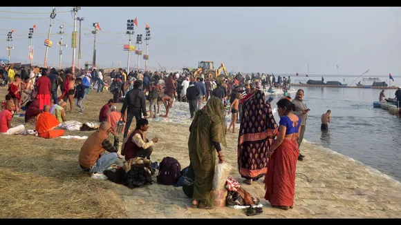 Pilgrims arriving on the eve of Paush Purnima snan in Prayagraj