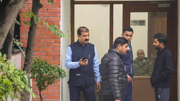 Delhi Police Crime Branch officials at the residence of Delhi minister Atishi Singh to serve her a notice