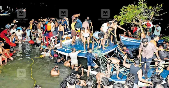 tanur boat accident KERALA.jpg