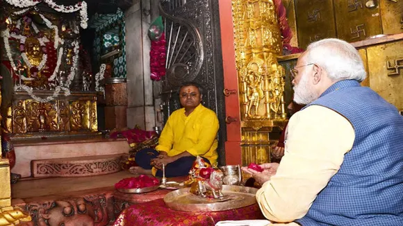 Ambaji temple Narendra Modi.jpg