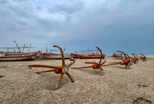 Biparjoy kutch fishermen.jpg