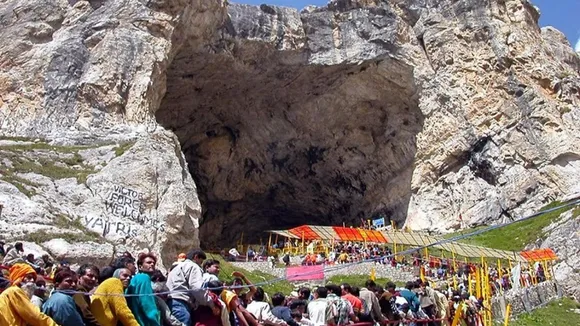 Amarnath Yatries moving towards the base camp