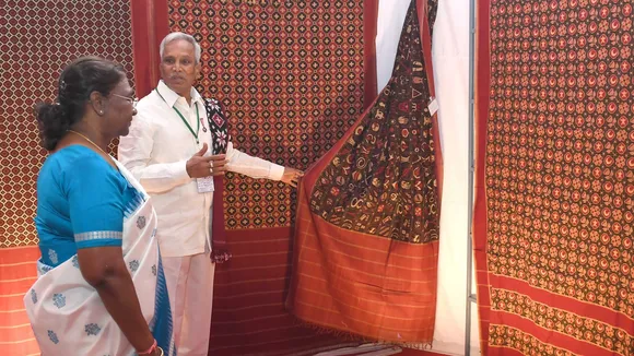 Droupadi Murmu visits Pochampally