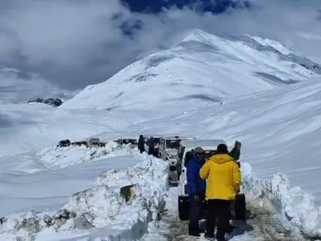 evacuation tourists.jpeg
