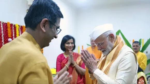CJI DY Chandrachud and his wife welcome Prime Minister Narendra Modi at his residence for Ganesh Puja