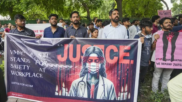 Doctors protest against the alleged rape and murder of a trainee doctor at Kolkata's RG Kar Medical College and Hospital, near Nirman Bhawan in New Delhi, Monday, Aug. 19, 2024.