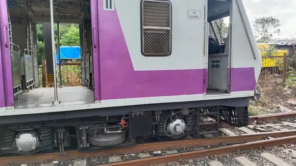 train derailed at Ambernath railway.jpg