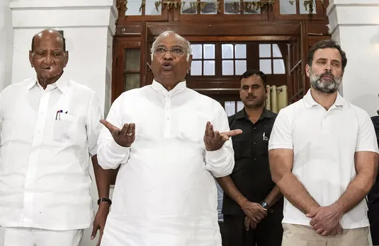 Sharad Pawar meets Mallikarjun Kharge