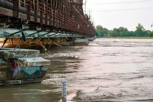 Yamuna Old Railway Bridge.jpg