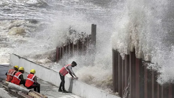 cyclone biparjoy gujarat jakhau port.jpg