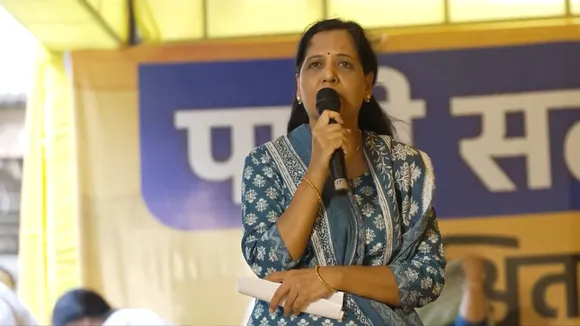 Delhi Chief Minister Arvind Kejriwal's wife Sunita Kejriwal speaking in south Delhi's Bhogal