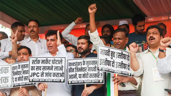 Delhi Congress President Devender Yadav with party leaders Kanhaiya Kumar, Udit Raj and others during a dharna demanding the resignation of SEBI chief Madhabi Buch, at Jantar Mantar, in New Delhi, Thursday, Aug. 22, 2024.