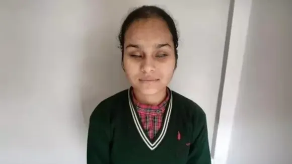 One of the visually impaired student