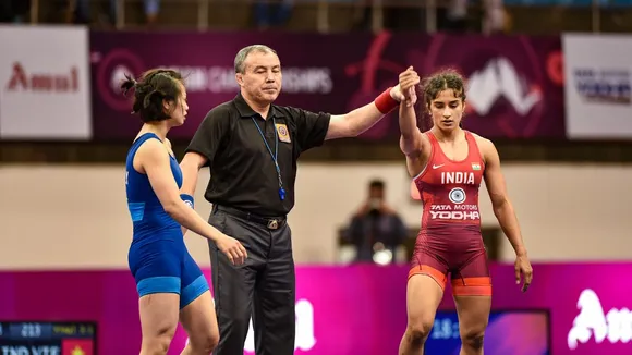 Vinesh Phogat and Thi Ly Kieu of Vietnam